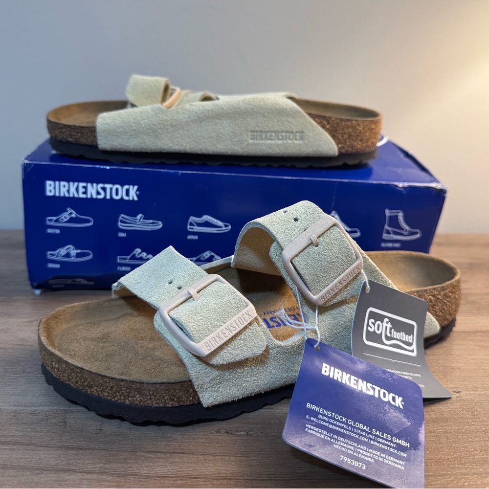 NWT Arizona Birkenstock Sandals with Soft Footbed in Almond